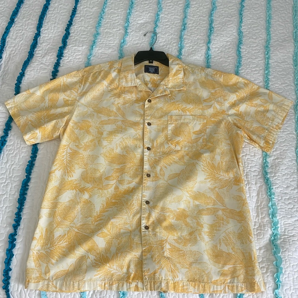Bright and bold men’s tropical shirt